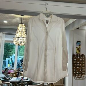 Chicos size 2 white wrinkle resistant 100 percent cotton blouse